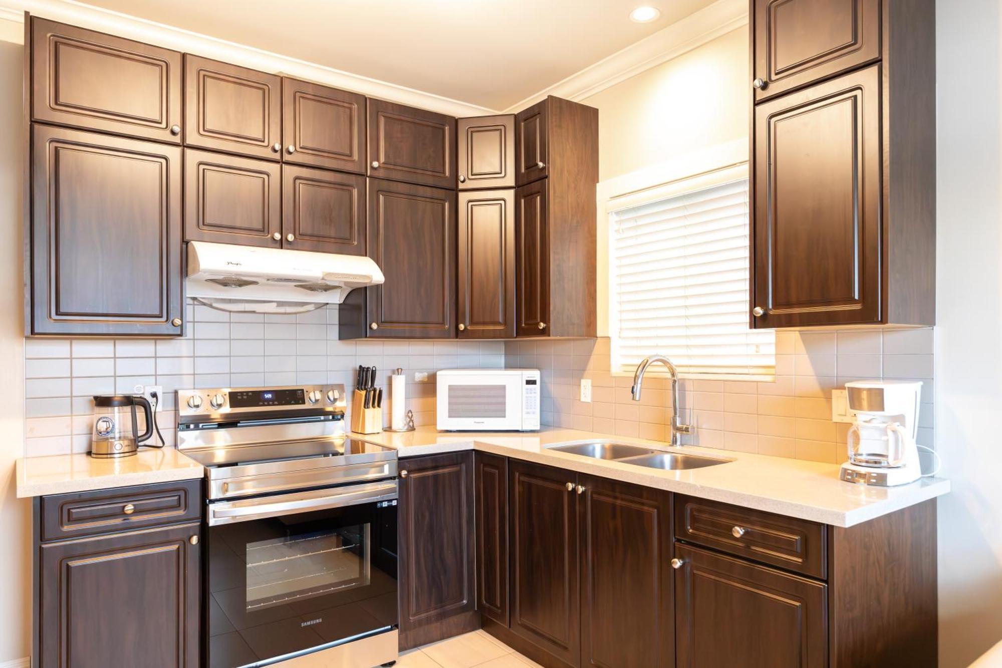 Rare Find Exquisitely New Quiet & Safe Skytrain Home Vancouver Exterior foto
